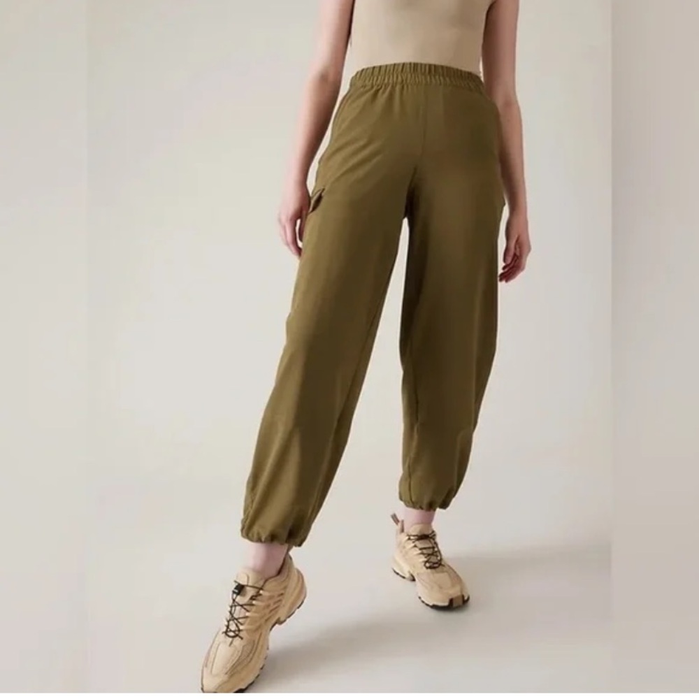 NWOT Athleta Boundless Cargo Pant